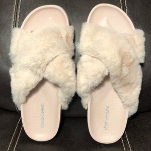 UNIONBAY Women’s Pink Fuzzy Slides Size 9
